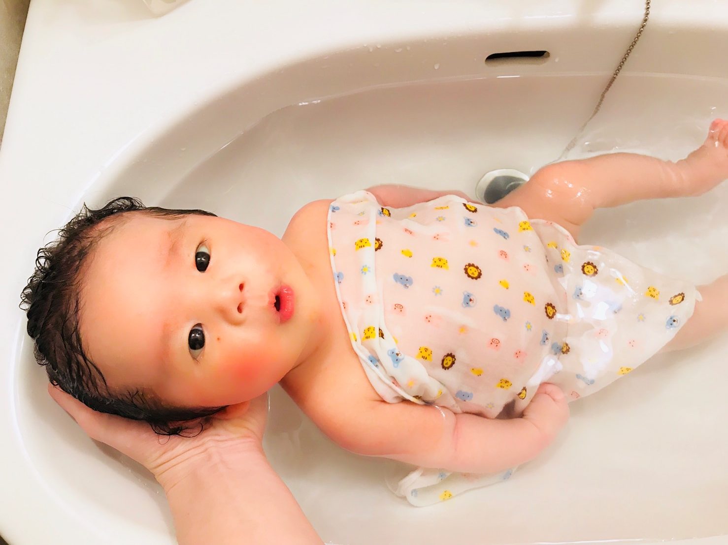 新生児の赤ちゃんのお風呂の入れ方