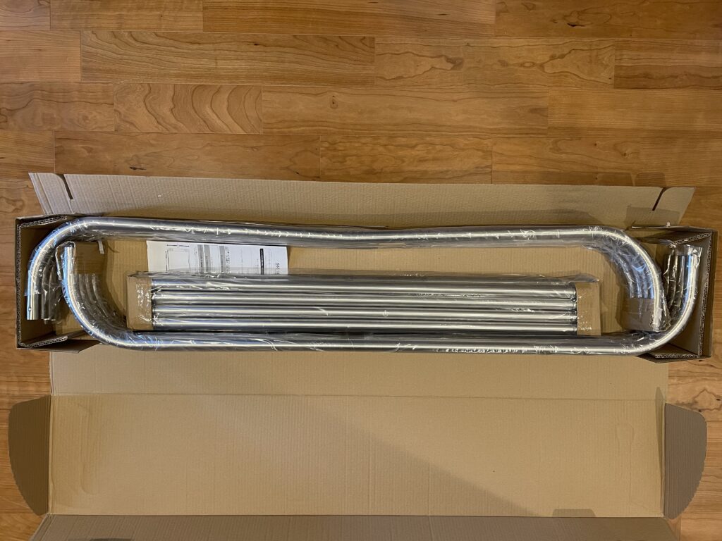 届いた状態の洗濯物干しスタンド